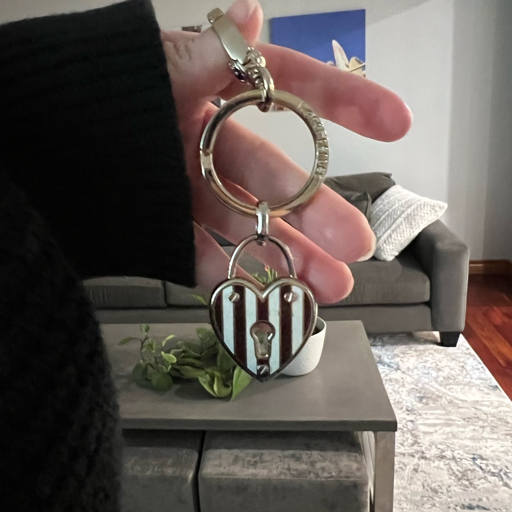 Heart Lock Keychain - Picture 3 of 3